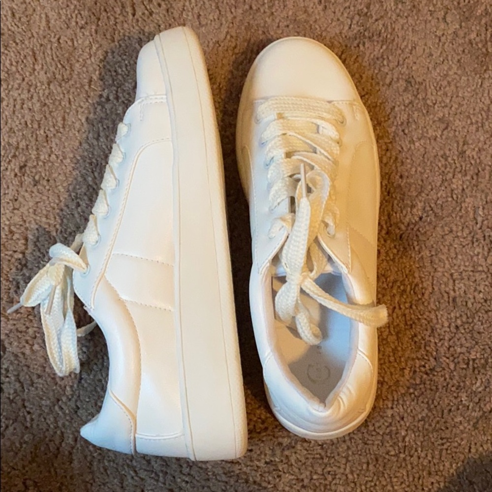 CRISP WHITE SNEAKERS | SIZE 11